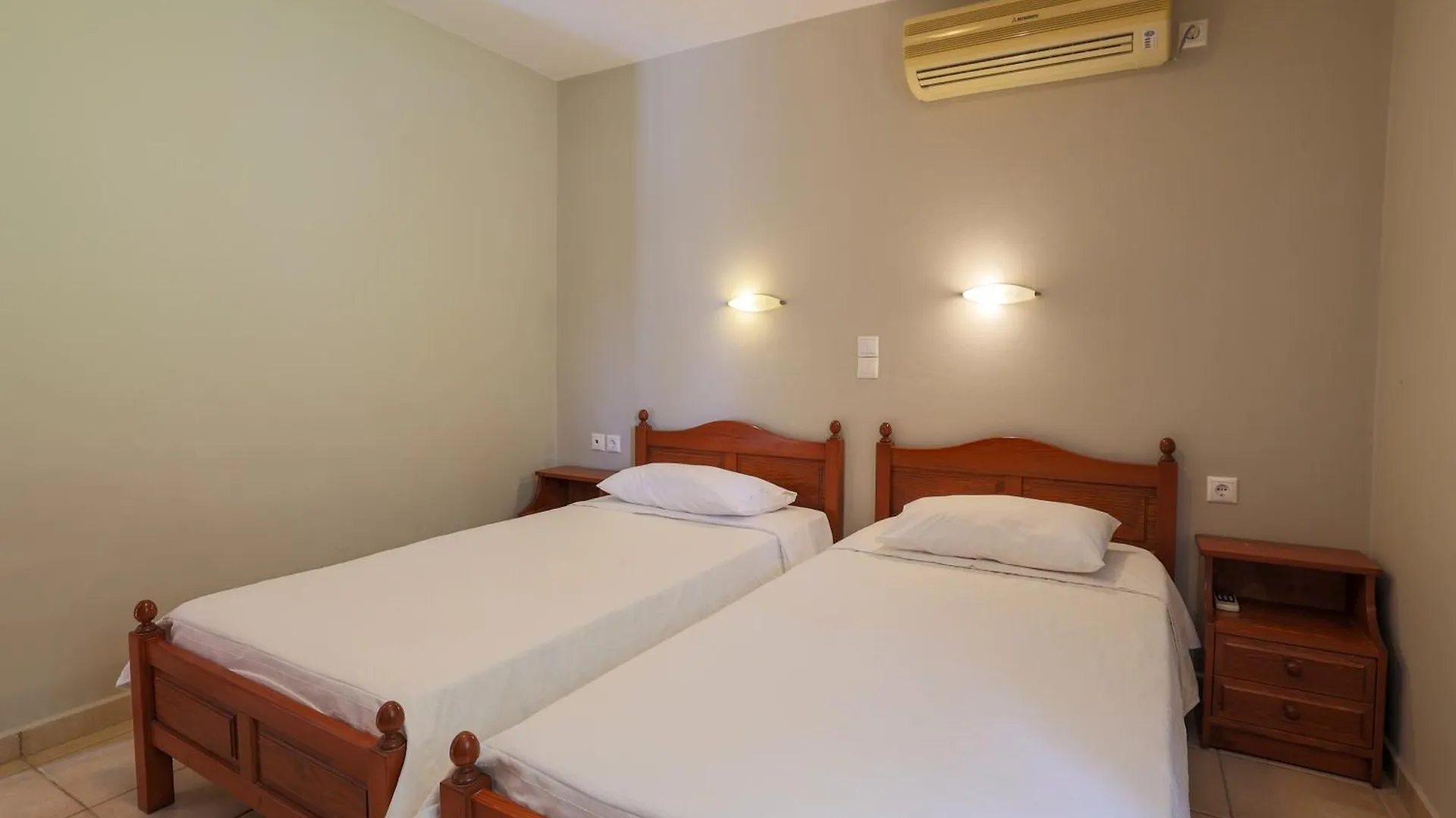 Vivi'S Apartments Agia Efimia