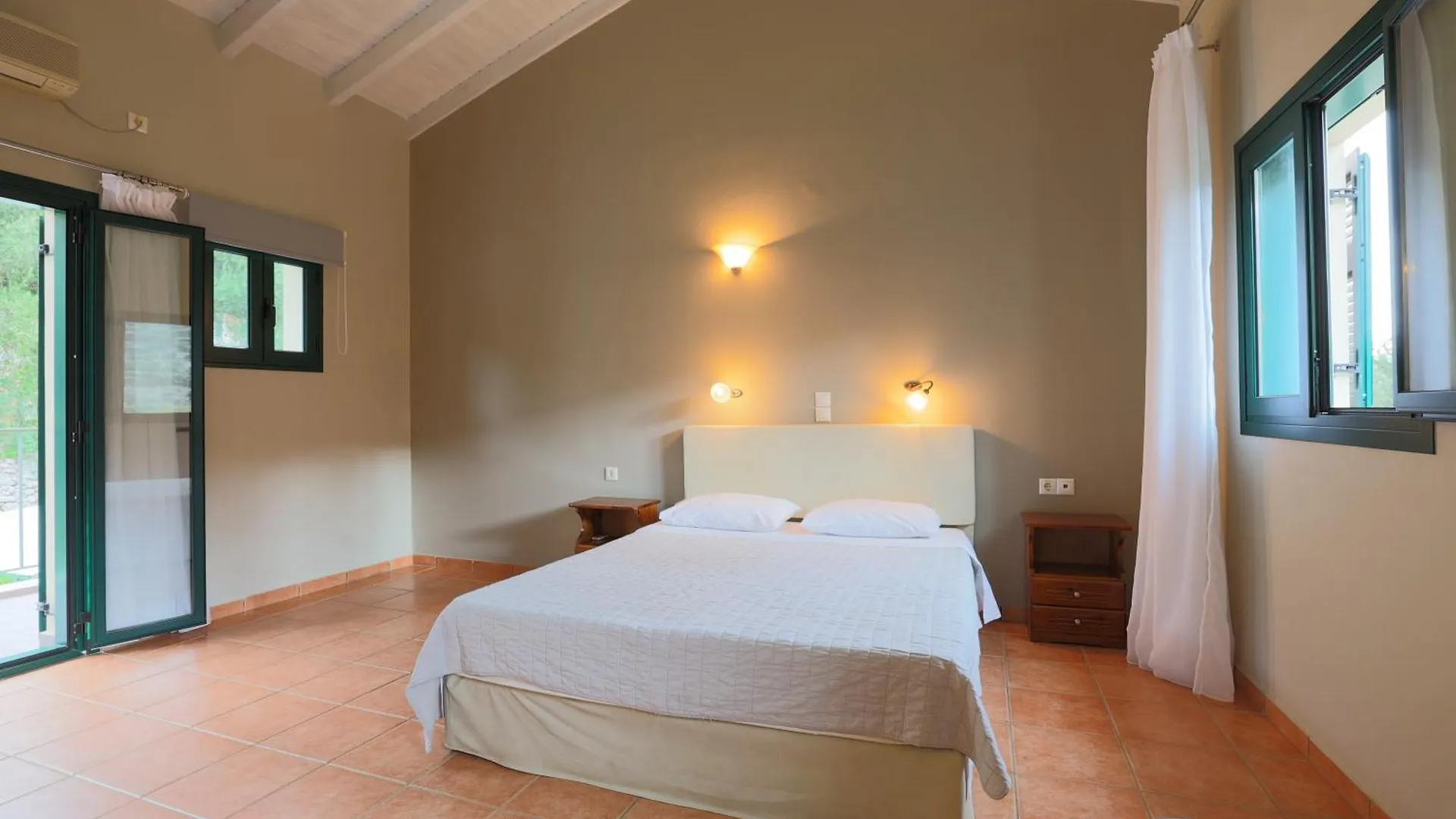 Vivi'S Apartments Agia Efimia
